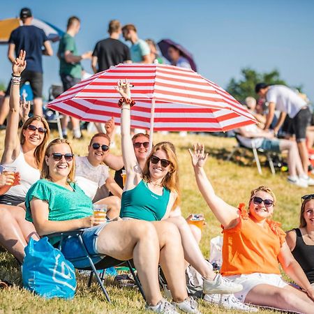 100 Jaar Tt Circuit Assen 2025 Glamping Incl Stroom Esterno foto