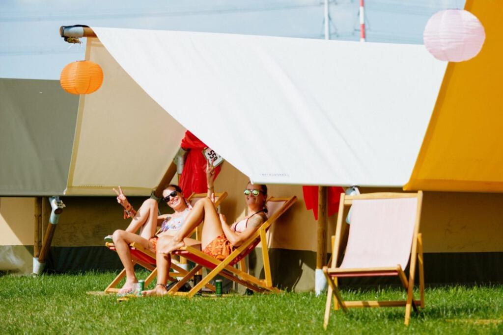 100 Jaar Tt Circuit Assen 2025 Glamping Incl Stroom Esterno foto